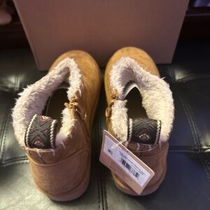 Ankle muk luks boots